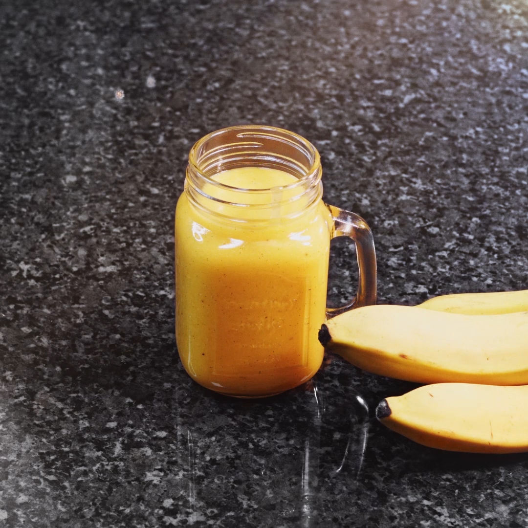 mango and banana smoothie